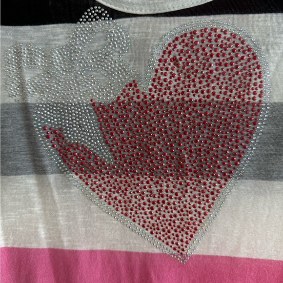 Striped Heart Graphic Tee - Picture 4 of 5